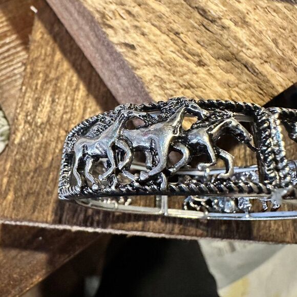 Boho Vintage Chic Southwestern Equestrian Horse Elastic Cuff Bracelet, Gift Box‎ - Picture 2 of 7